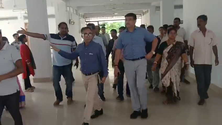 উদয়পুরের ইন্টিগ্রেটেড ত্রিপুরা সরকারি আয়ুর্বেদিক মেডিক্যাল কলেজ ও হাসপাতালের অস্থায়ী ক্যাম্পাস পরিদর্শন করেন স্বাস্থ্য দপ্তরের মুখ্য সচিব গিত্যে কিরণ কুমার