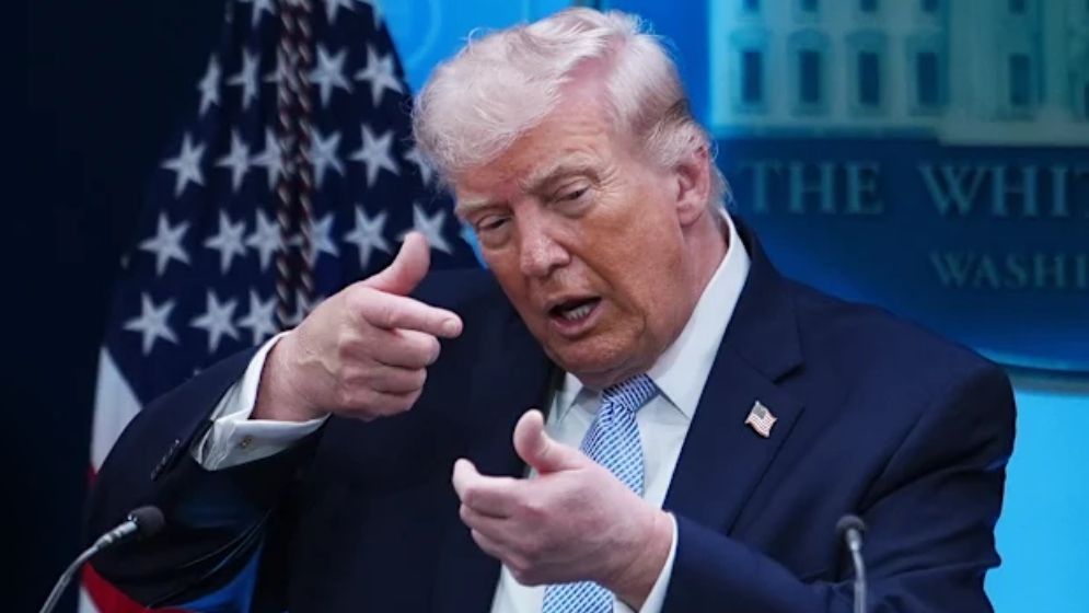 ইরানের বিদ্যুৎকেন্দ্র ও সেতু গুঁড়িয়ে দেওয়ার হুঁশিয়ারি ট্রাম্পের