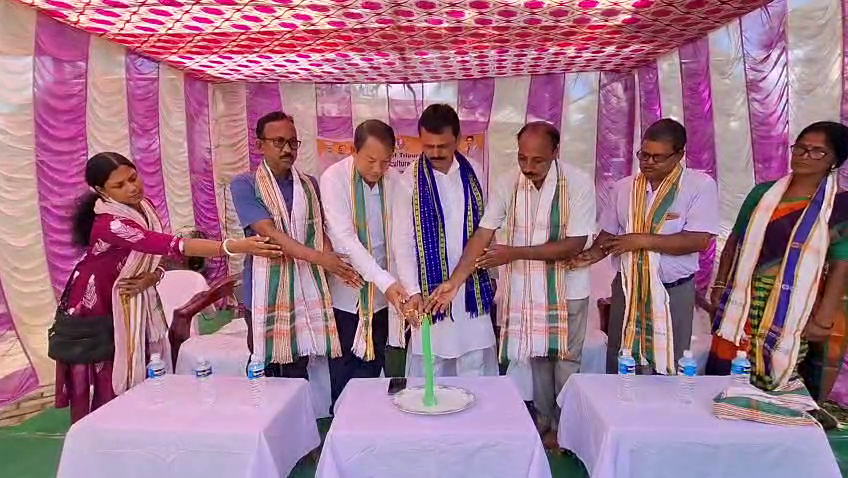 কৃষকের হাতে কৃষি সরঞ্জাম, স্বনির্ভরতার পথে সাতচাঁদ