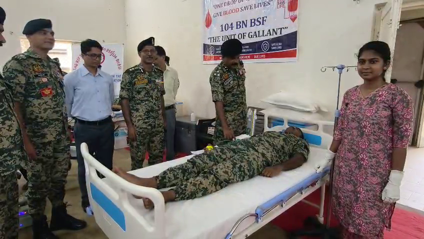 তেলিয়ামুড়ায় স্বেচ্ছায় রক্তদান শিবিরের আয়োজন করল বিএসএফ