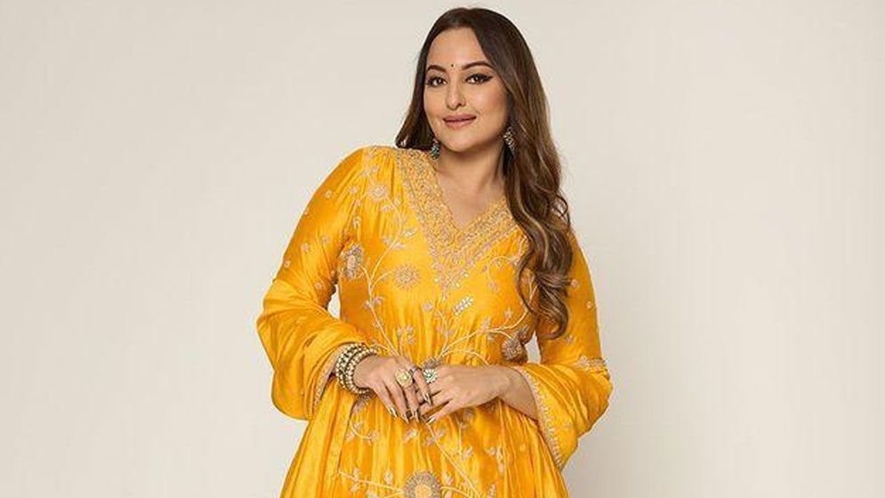 বিয়ের এক বছর পার, মাতৃত্বের জল্পনা নিয়ে মুখ খুললেন সোনাক্ষী