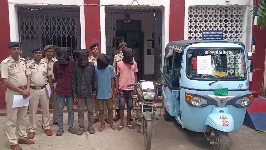  কৃষ্ণনগর থেকে চুরি যাওয়া অটো উদ্ধার, গ্রেপ্তার ২ , আরো একটি বাইক উদ্ধার করল পশ্চিম থানার পুলিশ 