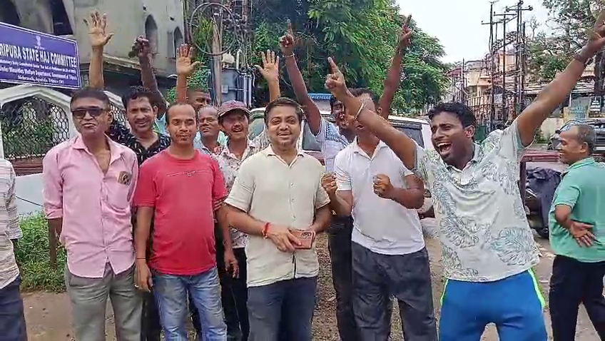 পাড়ায় পাড়ায় বড় স্ক্রিনে খেলা দেখার প্রস্তুতি, বিশ্বকাপ ফুটবলের ফাইনালে কোজাগরী রাত জাগবে আগরতলা