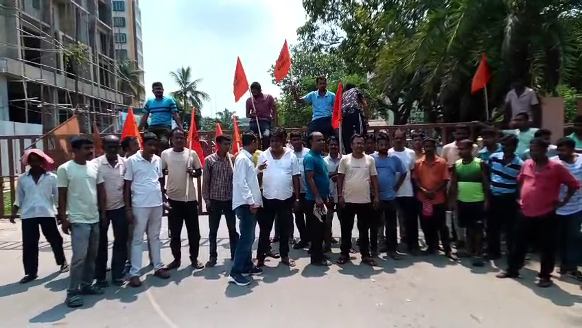 নাগেরজলায় শ্রমিকদের বিক্ষোভ, কাউন্সিলরের বিরুদ্ধে চাঁদাবাজি ও হামলার অভিযোগ