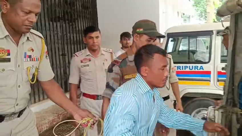 কড়া নিরাপত্তার মধ্যে খুনী লালছুয়া ব্রু -কে গন্ডাছড়া মহকুমা আদালতে প্রেরণ করে পুলিশ