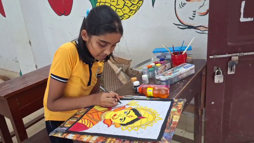 দুর্গাপূজাকে সামনে রেখে আমবাসা টাউন ক্লাবের উদ্যোগে ‘বসে আঁকো প্রতিযোগিতা