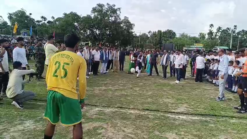 সোনালী ট্রফি প্রাইজমানি নকআউট ফুটবল টুর্নামেন্টের উদ্বোধন করেন মন্ত্রী টিংকু রায়
