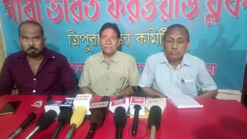 নেতাজি কে 'গুন্ডা' বলায় সমীক ভট্টাচার্যকে প্রকাশ্যে ক্ষমা চাইতে হবে -রাজ্য ফরওয়ার্ড ব্লক