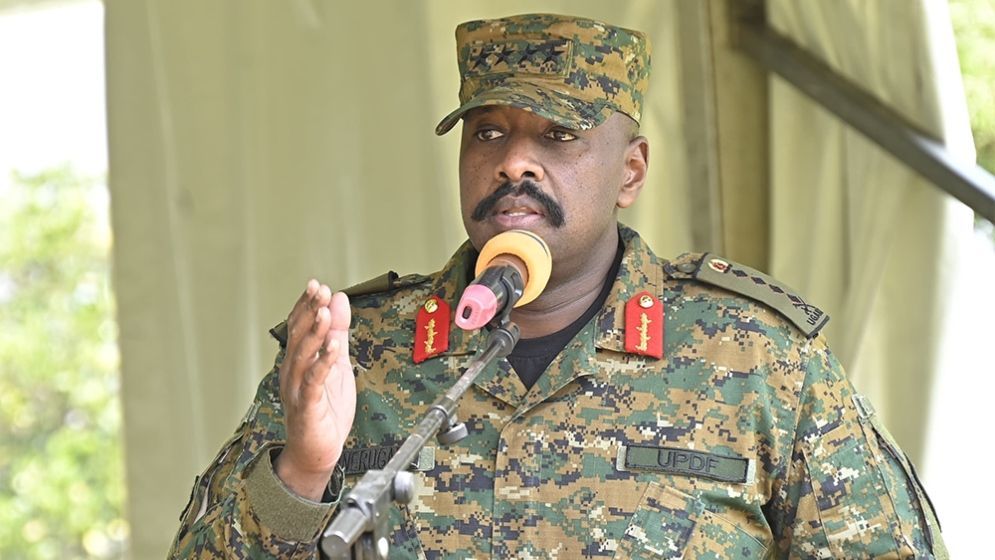 ইসরাইলের পক্ষ নিয়ে ইরানকে উড়িয়ে দেওয়ার হুমকি দিল উগান্ডা