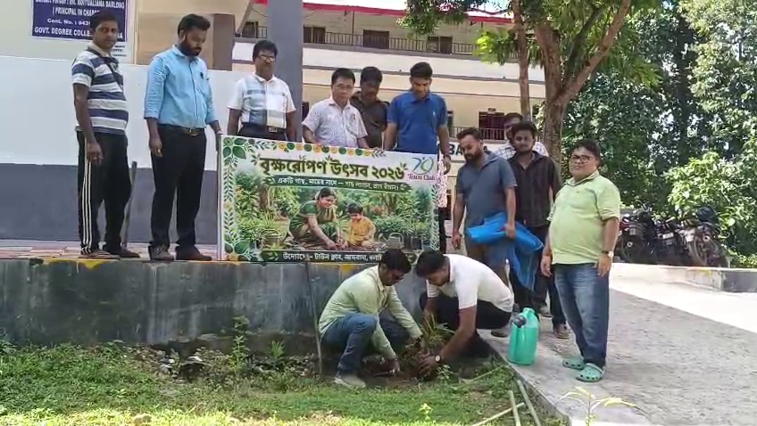 আমবাসায় টাউন ক্লাবের উদ্যোগে বৃক্ষরোপণ উৎসব, পরিবেশ রক্ষায় সচেতনতার বার্তা