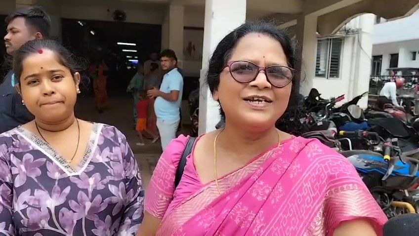 আইজিএম  হাসপাতালে চিকিৎসকের দুর্ব্যবহার, প্রতিবাদে সরব  হলেন মহিলারা 