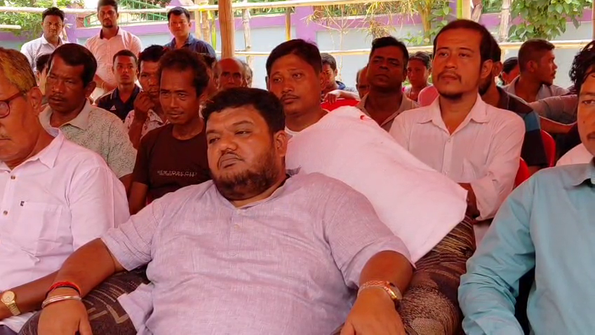 নরেন্দ্র মোদি-র ১৩৪তম ‘মন কি বাত’ অনুষ্ঠান শুনতে মাতাবাড়ি বিধানসভা কেন্দ্রের প্যারাতিয়া এলাকায়  অভিষেক দেবরায়