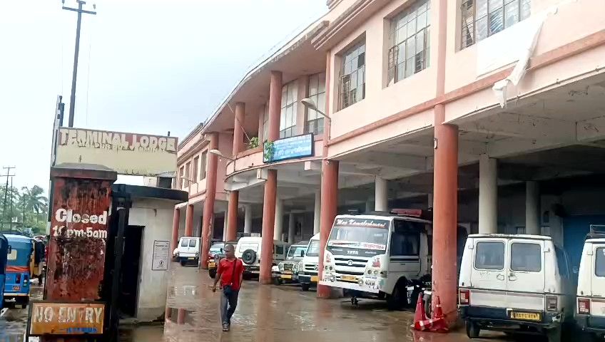 আজ কমলপুর থেকে খোয়াই হয়ে রাধানগরগামী এবং রাধানগর থেকে কমলপুরমুখী সকল বড় ও ছোট যাত্রীবাহী গাড়ির পরিষেবা সম্পূর্ণভাবে বন্ধ রাখা হয়েছে।