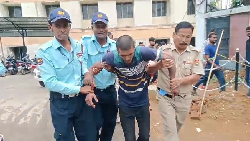 এক বিচারাধীন বন্দির পালানোর প্রচেষ্টা ঘিরে জিবি হাসপাতাল চত্বরে চাঞ্চল্য