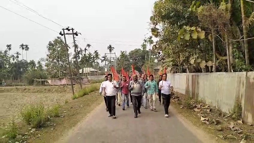 জয়ন্তীবাজার এলাকায় পথ অবরোধ ও বিক্ষোভ মিছিল সি পি আই (এম )'