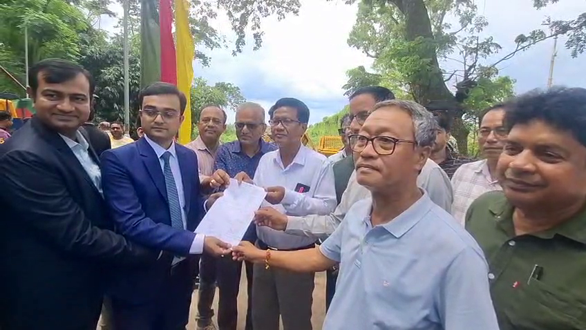 বাংলাদেশের প্রধানমন্ত্রীর জন্য ত্রিপুরার মুখ্যমন্ত্রীর সৌজন্য উপহার—৬০০টি কিউ জাতের আনারস পাঠানো হলো
