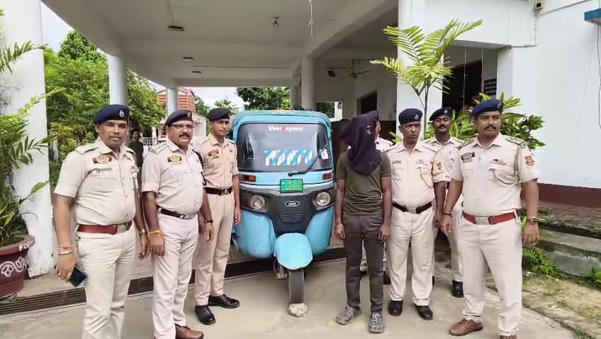 বুদ্ধ মন্দির সংলগ্ন এলাকায় স্বর্ণের চেইন ছিনতাই কাণ্ডে গ্রেপ্তার ১ পলাতক ২