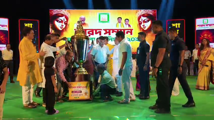 রবীন্দ্র শতবার্ষিকীভবনে আয়োজিত পুর নিগম এলাকা ভিত্তিক শারদ সম্মান প্রদান