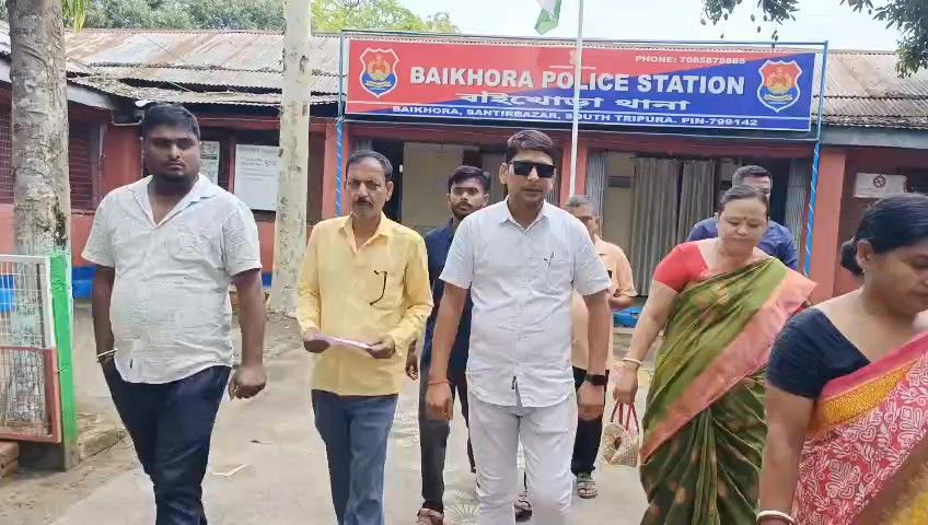 প্রধানমন্ত্রীর নামে অপপ্রচারের বিরুদ্ধে বাইখোড়া থানায় মামলা দায়ের করলো ৩৮ জোলাইবাড়ী মন্ডল বিজেপি। 