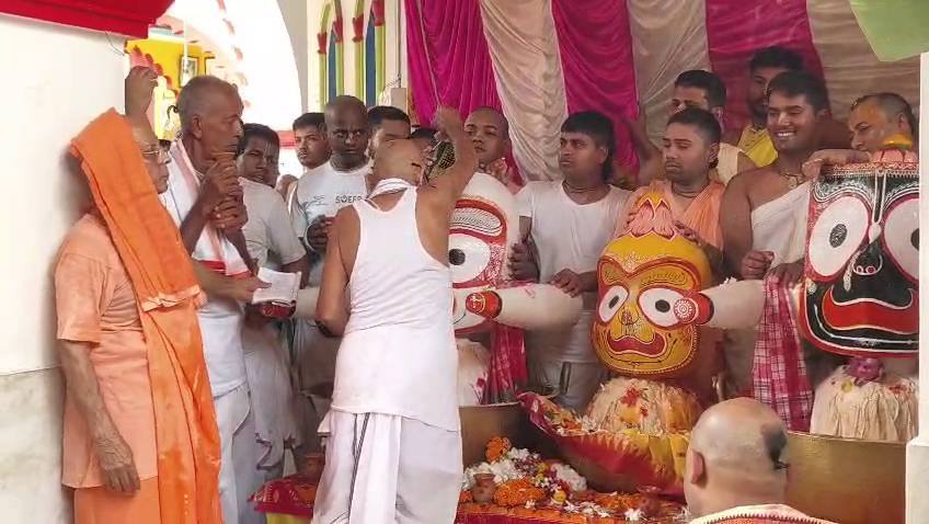  জগন্নাথ জিউ মন্দিরে স্নানযাত্রা মহোৎসবে ভক্তবৃন্দের ভিড় 