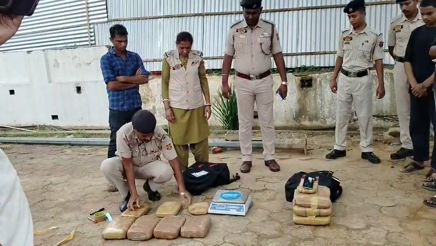 আগরতলা রেলস্টেশনে ২২ কেজি গাঁজা উদ্ধার, গ্রেপ্তার ২