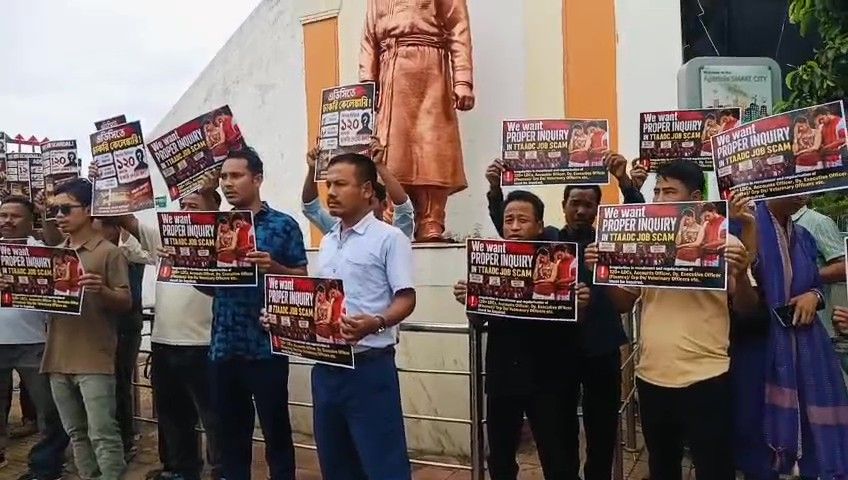 এডিসিতে বেআইনী নিয়োগ বাতিলের দাবিতে রাজধানীতে বেকারদের বিক্ষোভ 