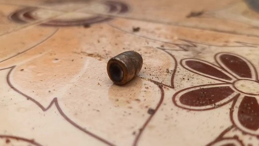 দফায় দফায় দুইবারে মোট চার রাউন্ড গুলি