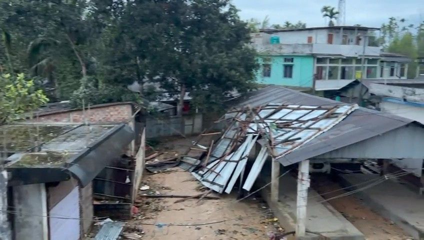 চৈত্র মাসের প্রথম দিনেই প্রকৃতির ভয়াবহ তাণ্ডবে বিপর্যস্ত হয়ে পড়ল ত্রিপুরার উত্তর জেলার ধর্মনগর মহকুমার একাধিক এলাকা।