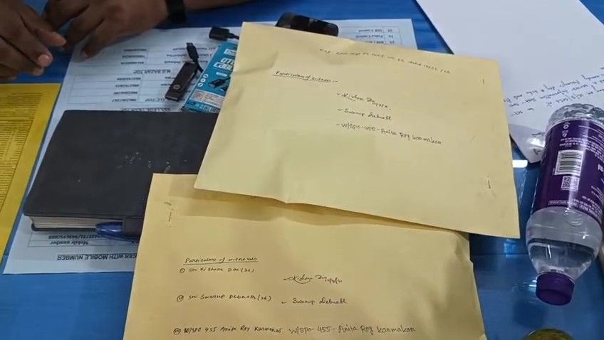 ধলেশ্বরে ভাড়া বাড়ির নেশার ঠেকে পুলিশিহানা, গ্রেপ্তার তিন ,উদ্ধার নেশা সামগ্রী