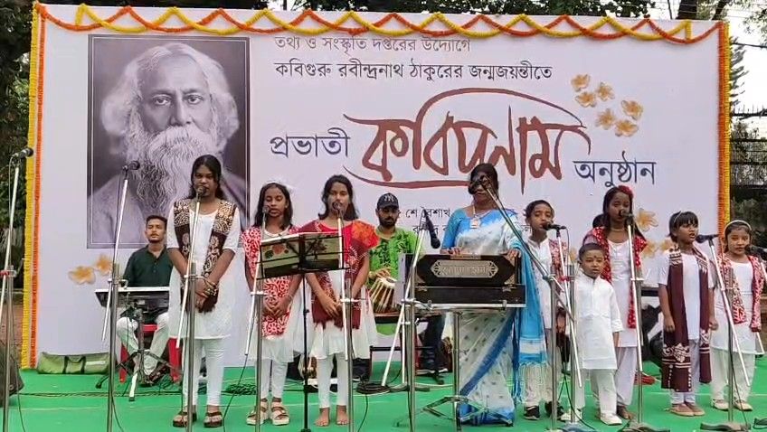 রবীন্দ্র স্মৃতিবিজরিত রবীন্দ্র কাননে তথ্য ও সংস্কৃতি দপ্তরের কবি প্রনাম