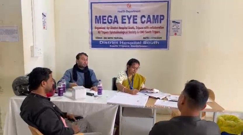 শান্তির বাজার জেলা হাসপাতালে অনুষ্ঠীত হয় এক মেগা চক্ষু শিবির। 