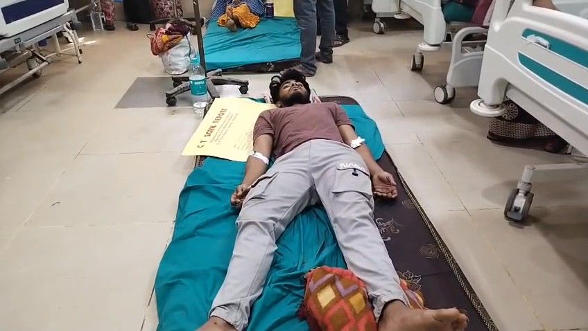 জিরানিয়া বাজারে আক্রান্ত এক যুবক 