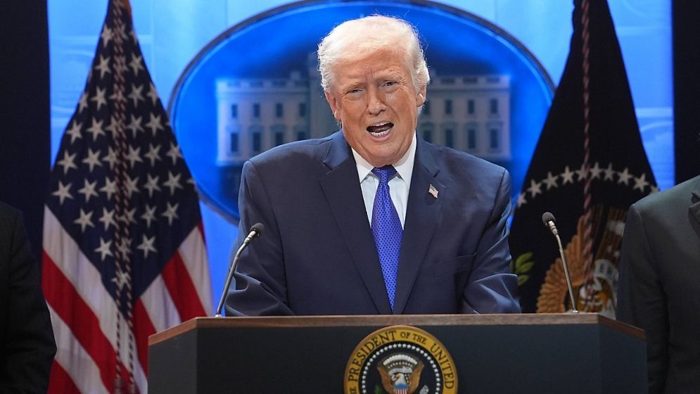 ট্রাম্পের শুল্ক নীতি অবৈধ, শুরু হচ্ছে অর্থ ফেরতের লড়াই