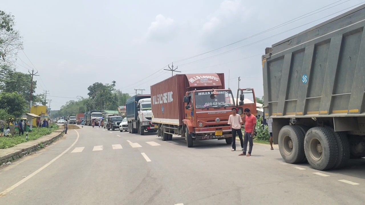 এডিসি নির্বাচনোত্তর সন্ত্রাস ও ধরপাকড়, দুটি জাতীয় সড়ক অবরোধে চরম জনদুর্ভোগ