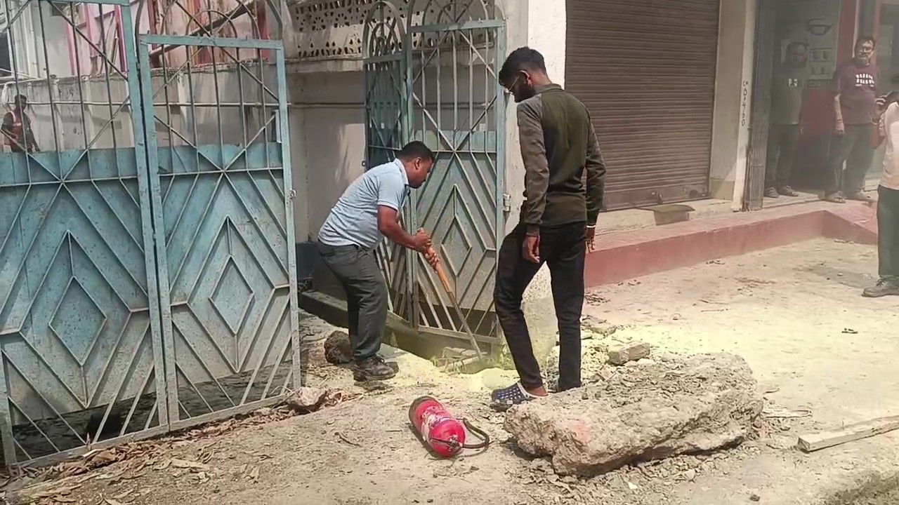 ফের স্মার্ট সিটির কাজে কাঁটা পড়লো গ্যাসের পাইপ লাইন, আতঙ্ক ছড়াল কৃষ্ণনগর এলাকায়