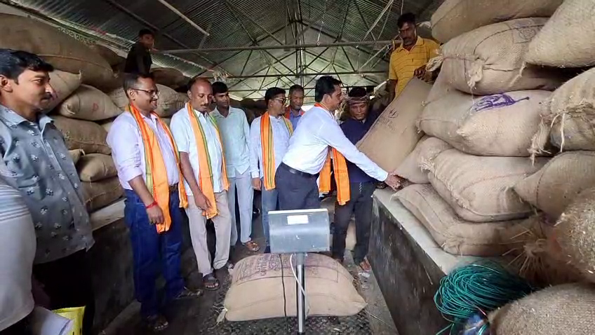 সরকারি উদ্যোগে রাজীবনগরে ১,০০০ মেট্রিক টন ধান ক্রয় শুরু, উচ্ছ্বসিত সাতচাঁদ ব্লকের কৃষকরা