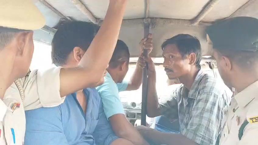 এ ডি সি নির্বাচনের দিন বিধায়কের গাড়ি ভাঙচুরের ঘটনায় তিনজনকে পুলিশ গ্ৰেপ্তার করতে সামর্থ হয়েছে।                                       