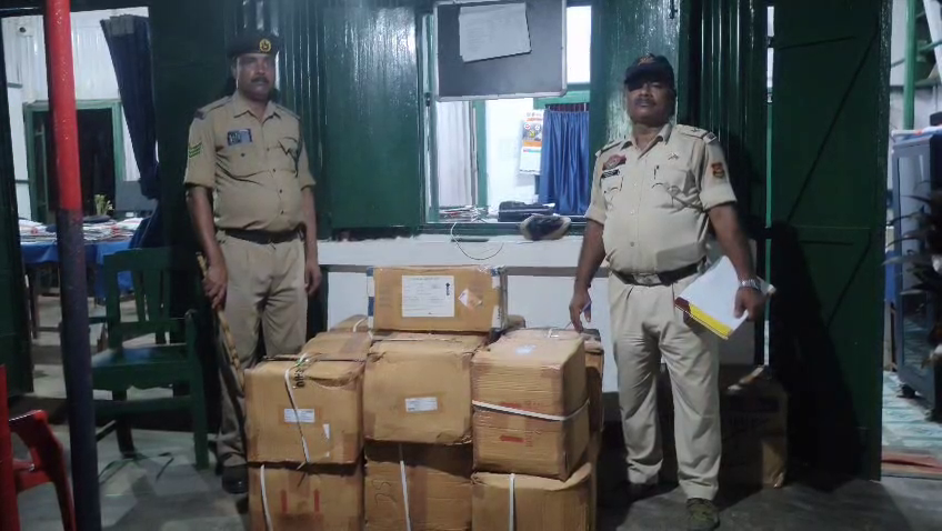   অবৈধ বিভিন্ন ব্র্যান্ডের নামিদামি ঔষধ বাজেয়াপ্ত করল মধুপুর থানার পুলিশ। 