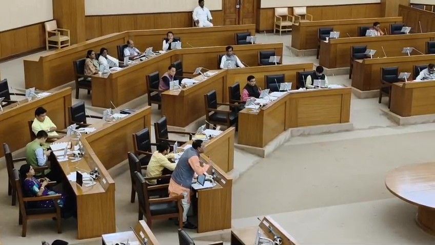 রাজ্যে গ্যাস সিলিন্ডারের মজুদ সন্তোষজনক কালোবাজারি হয়ে থাকলে সঠিক তথ্য দিন -বিধানসভায় আহ্বান খাদ্য মন্ত্রীর