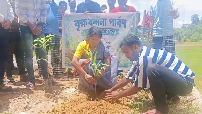 “গাছ আমার মা’— সবুজের অঙ্গীকারে মহাবীরে ৩০০ বৃক্ষরোপণ, ভবিষ্যৎ প্রজন্মের জন্য এক অনন্য উপহার”