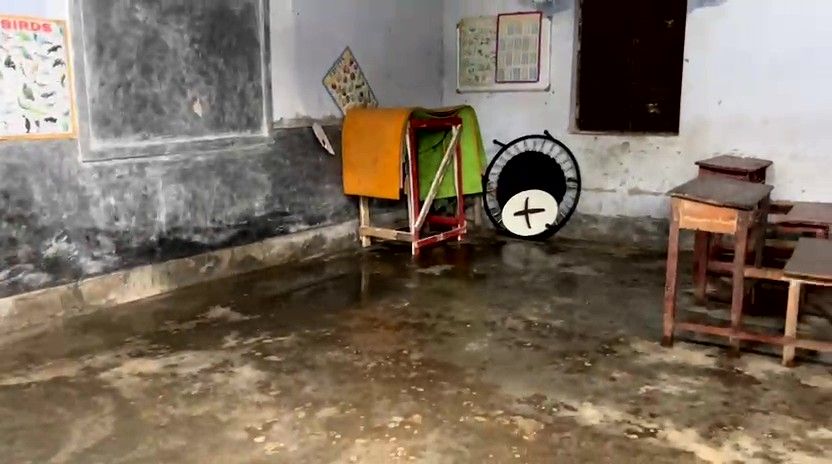 ই.এম.আই.এস আছে, কিন্তু নেই নিরাপদ ছাদ — চরম বেহাল অবস্থায় মান্দাইয়ের ভদ্রাই সেনাপতি পাড়া জে.বি. স্কুল