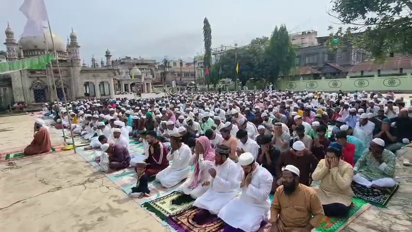   শান্তি ও সম্প্রীতির বার্তা ছড়িয়ে রাজ্যেও পালিত ঈদ উল আজহা 