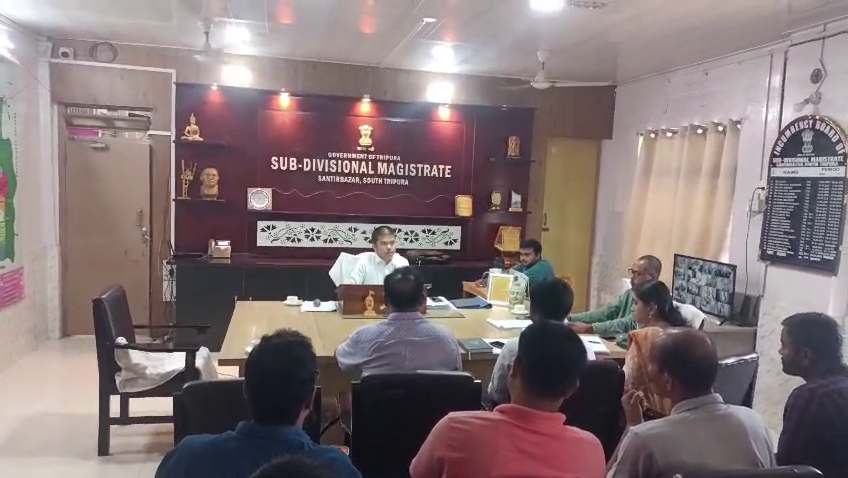 পিলাক পার্কিং জুনে আয়োজিত কালিপূজাকে কেন্দ্রকরে শান্তির বাজার মহকুমাশাসকের কার্যালয়ে অনুষ্ঠীতহয় এক আলোচনাসভা। 