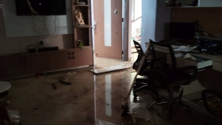 রামনগরে ফ্ল্যাটে রহস্যজনক বিস্ফোরণ, আহত ২
