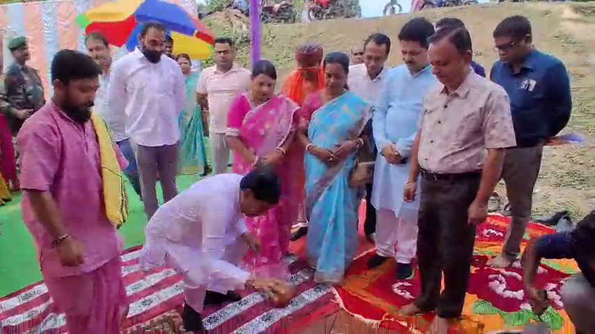 . ৩৬ নম্বর ওয়ার্ডে নতুন অফিস নির্মাণের ভিত্তিপ্রস্তর স্থাপন, আধুনিক নাগরিক পরিষেবা গড়ে তোলার লক্ষ্যে পুর নিগমের উদ্যোগ