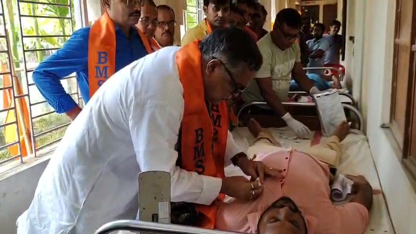 ভারতীয় মজদুর সংঘ অনুমোদিত অল ত্রিপুরা স্কুল কম্পিউটার শিক্ষক সংঘের উদ্যোগে বৃহস্পতিবার কমলপুর নজরুল ভবনে এক স্বেচ্ছায় রক্তদান শিবিরের আয়োজন করা হয়। 