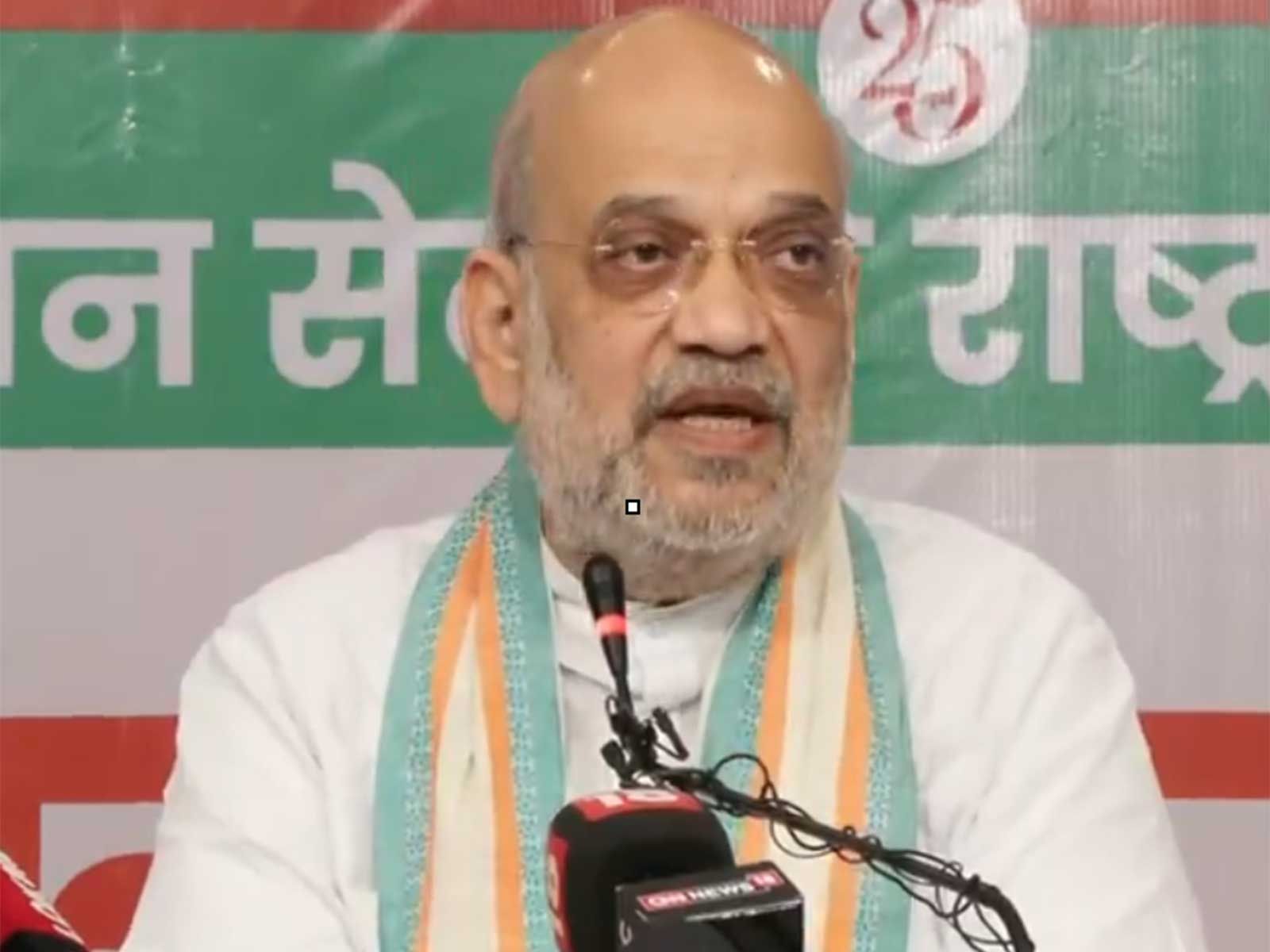 টানা ২৫ বছর নিরবিচ্ছিন্ন জনসেবার নজির গড়েছেন মোদী, বার্তা অমিত শাহ-র
