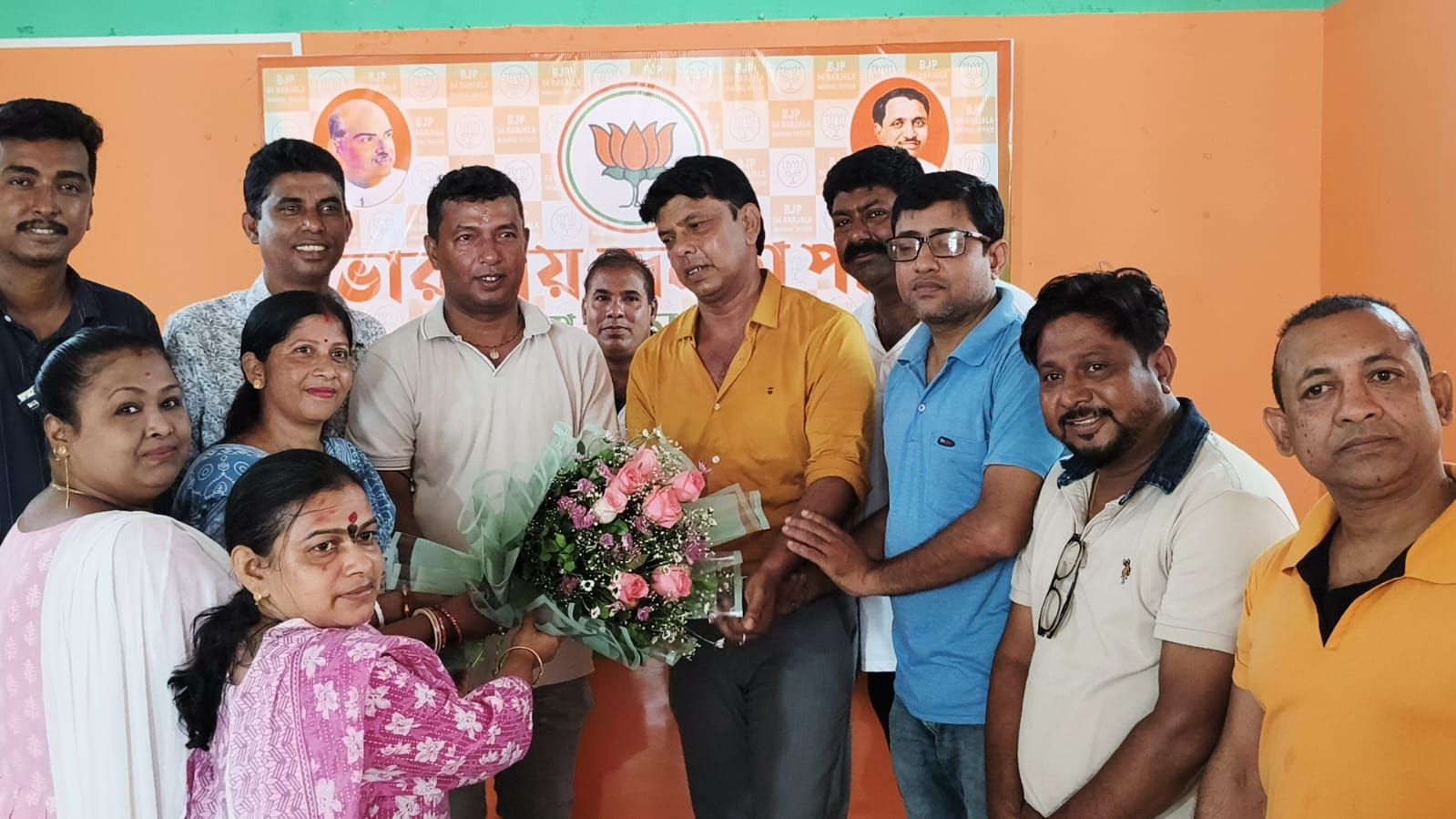 এলাকার কর্পোরেটরদের নিয়ে বৈঠক করলেন ৪ বড়জলার নবনিযুক্ত মন্ডল সভাপতি
