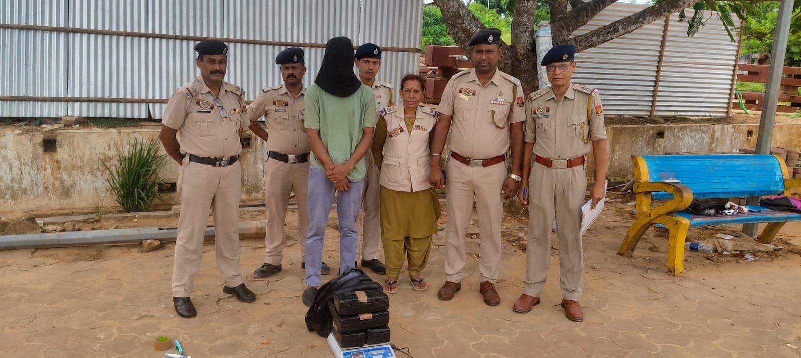 আগরতলা রেলস্টেশনে ১০.২১৫ কেজি গাঁজা উদ্ধার, গ্রেপ্তার যুবক 