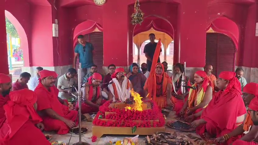 মাতা ত্রিপুরা সুন্দরী মন্দির প্রাঙ্গণে  দেশবাসীর মঙ্গল কামনা ও বিশ্বশান্তির উদ্দেশ্যে এক বিশেষ পূজা ও যজ্ঞ অনুষ্ঠান